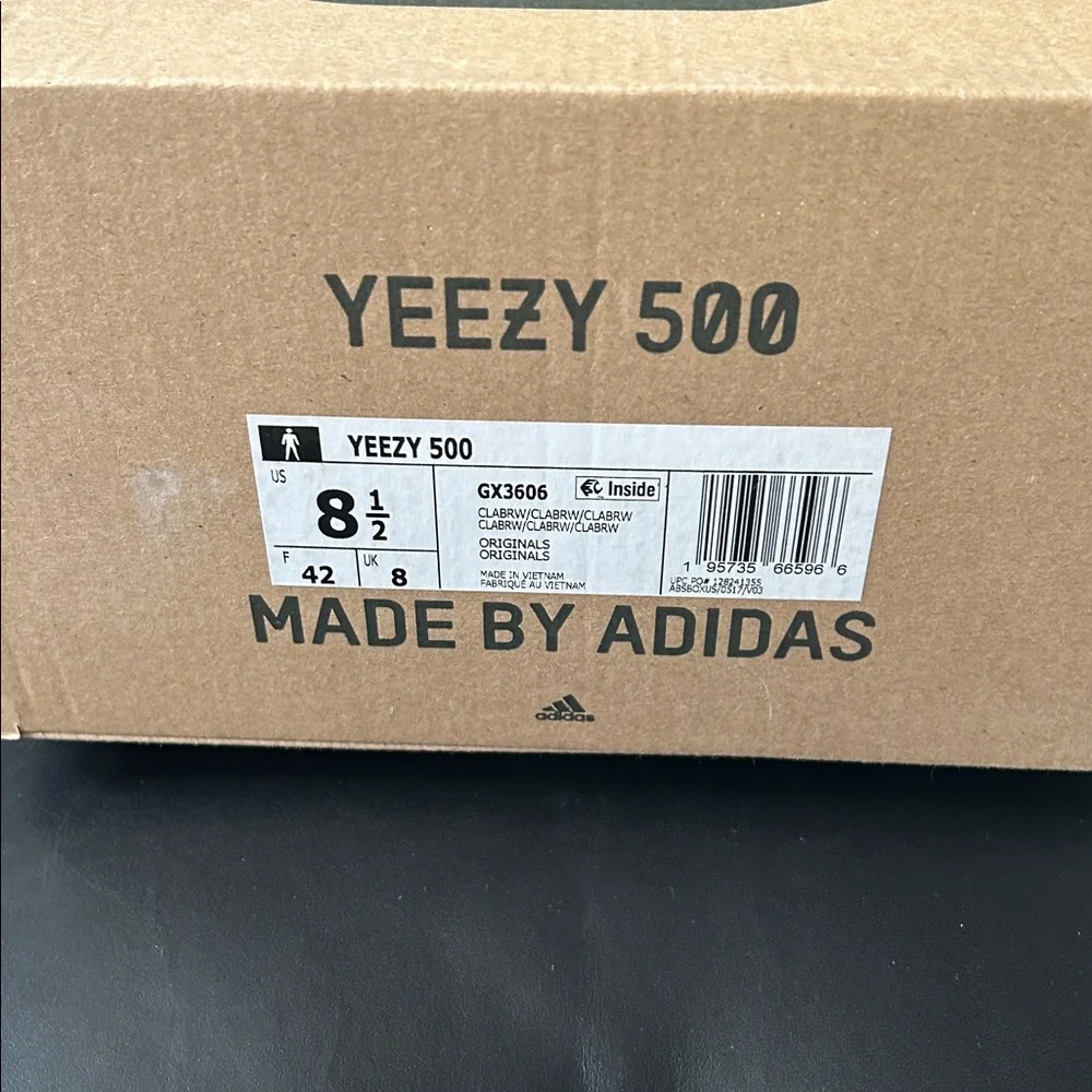 Adidas Yeezy 500 Clay Brown Authentic Sneakers Men’s size 8.5 Good Condition